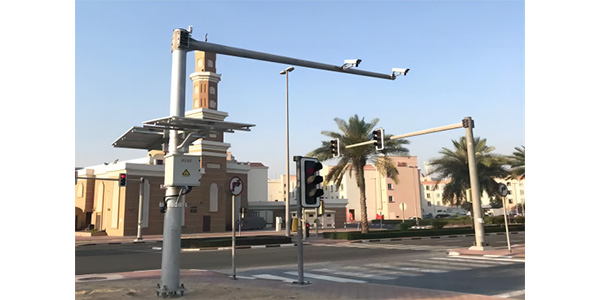 Onduleur solaire extérieur IP55 avec batterie au lithium intégrée à Dubaï